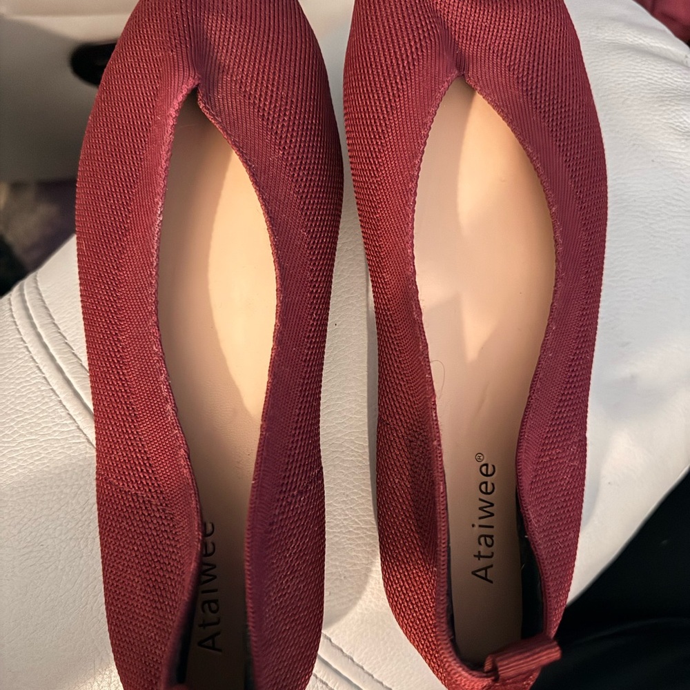 Women's Red Knit Flats NWOT